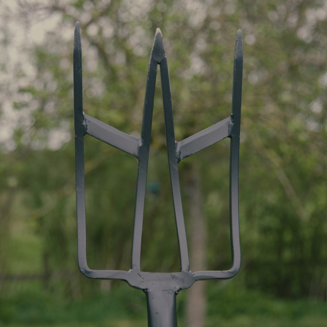 Load video: Roamwild Multi-Digger Fork